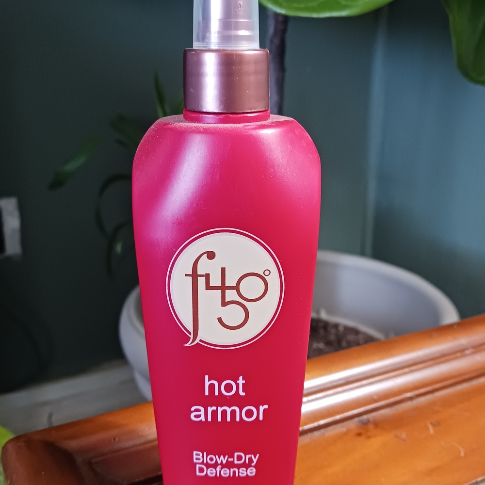 F450 Blow-Dry Defense Spray 10 Fl Oz Bottle.